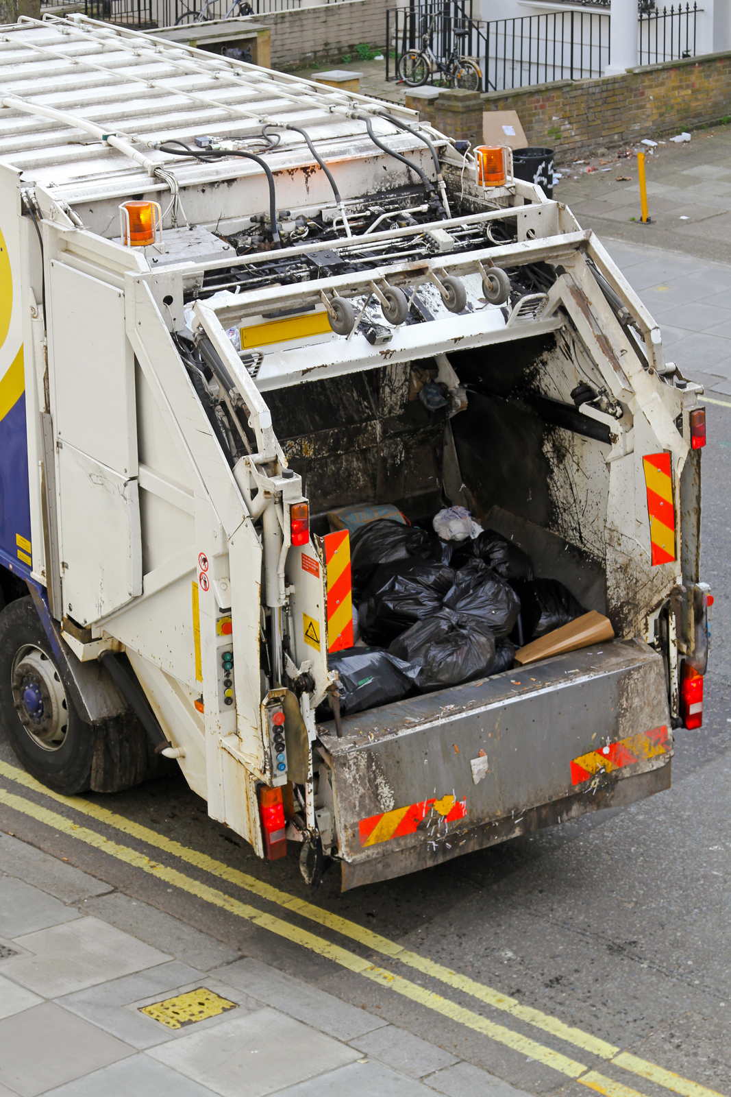 Smart Waste Collection and Disposal with the Right Waste Management Equipment